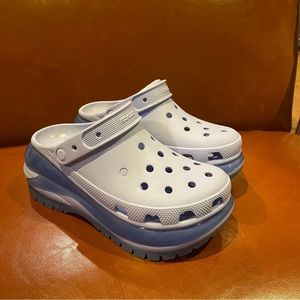 Crocs Classic Mega Crush Chai Clog Women’s Size 8, mens size 6 Purple